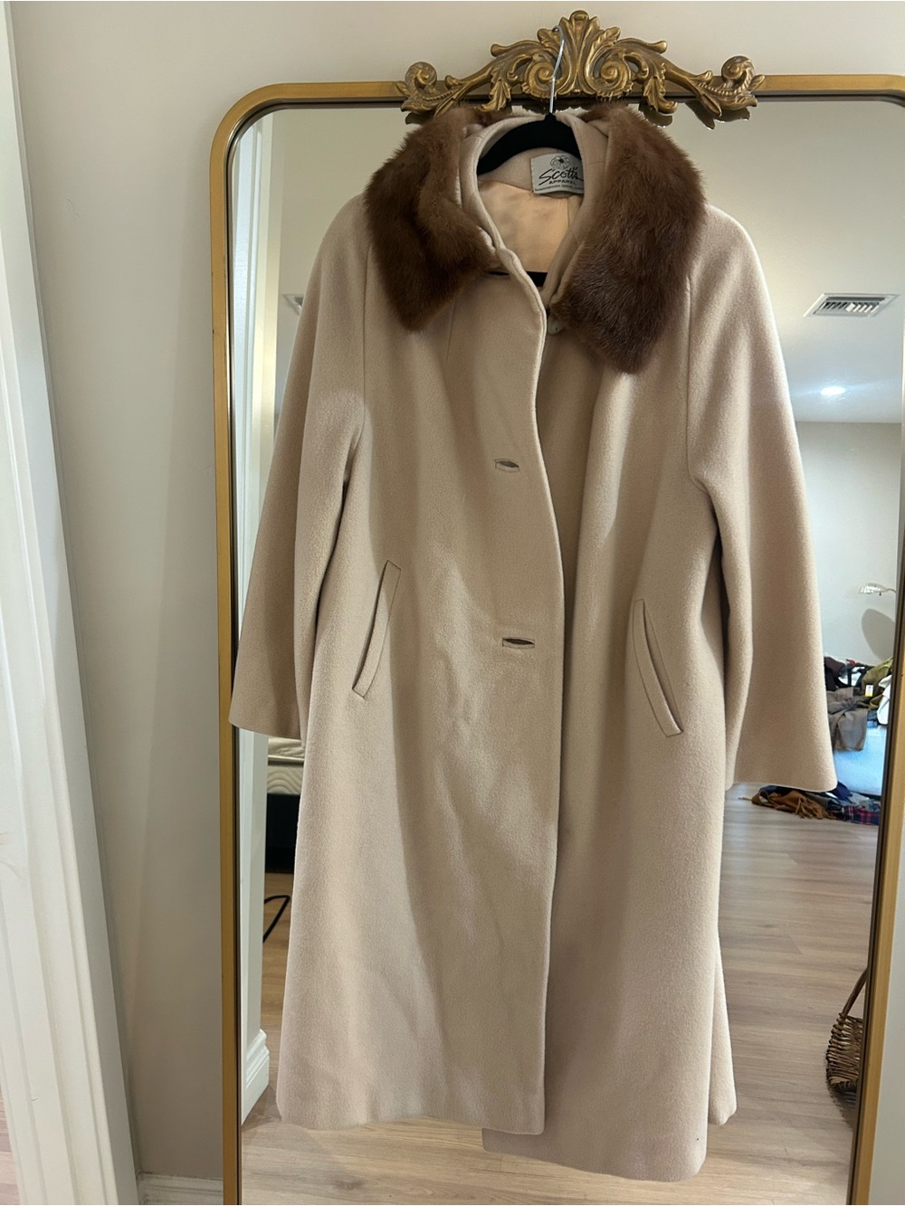 Cashmere Vintage Coat with Brown Fur Collar - Classic Women's Coat